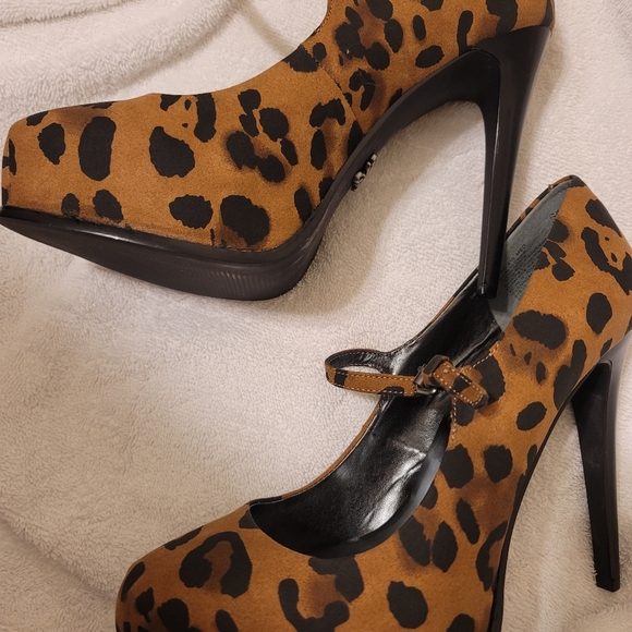 Leopard Print Pumps - Picture 3 of 3